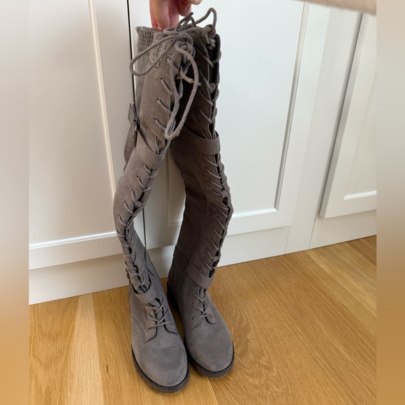 Lace up gray boot - Picture 8 of 11